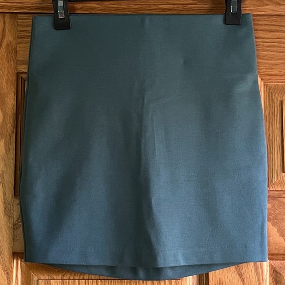 NWOT BCBGeneration, elastic-waist bodycon mini skirt in teal - Picture 1 of 2
